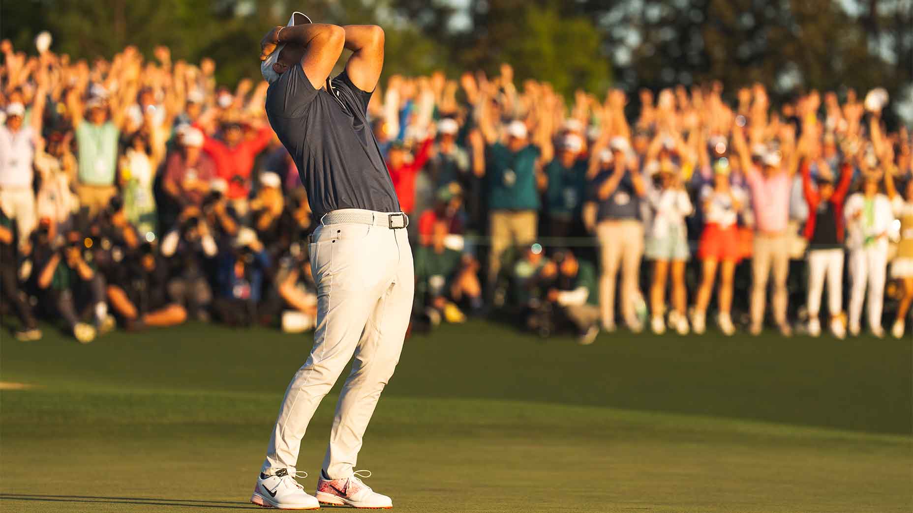 rory mcilroy holds head in shock on 18th hole at the Masters at Augusta National